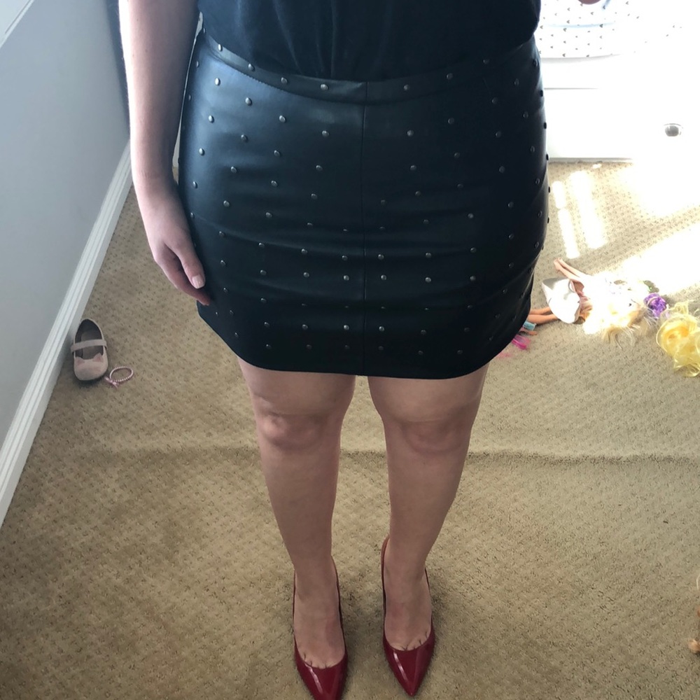 NEW Zara faux leather mini skirt (Large)